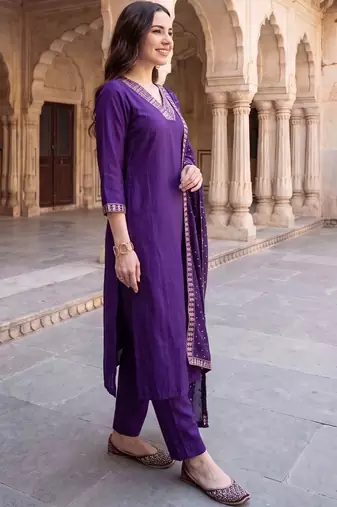 women ethnic motifs regular kurta with trousers & with dupatta
