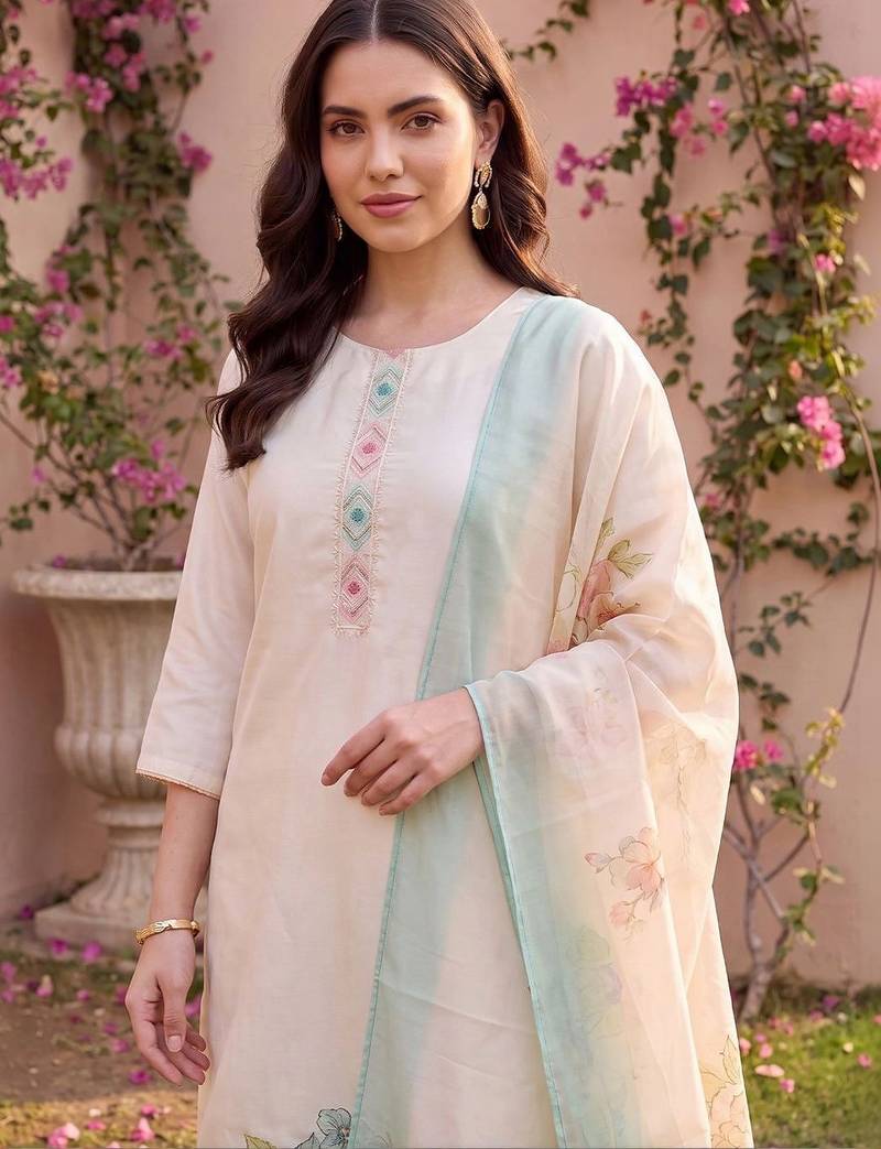 women floral embroidered regular thread work kurta with trousers & with dupatta
