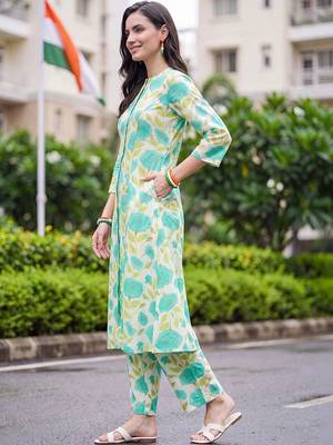 women floral printed regular kurta with trousers 5