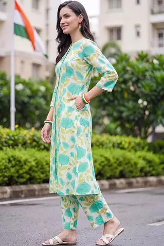 women floral printed regular kurta with trousers