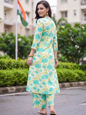 women floral printed regular kurta with trousers 6