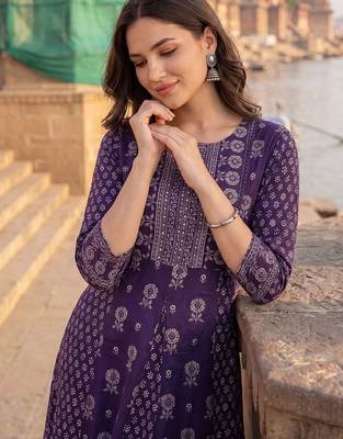 women ethnic motifs printed regular cotton kurta with trousers & with dupatta 2