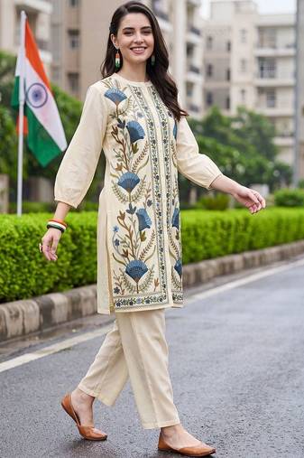 women floral embroidered regular thread work cotton kurta with trousers