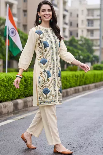 women floral embroidered regular thread work cotton kurta with trousers