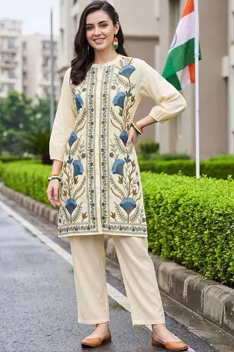 women floral embroidered regular thread work cotton kurta with trousers