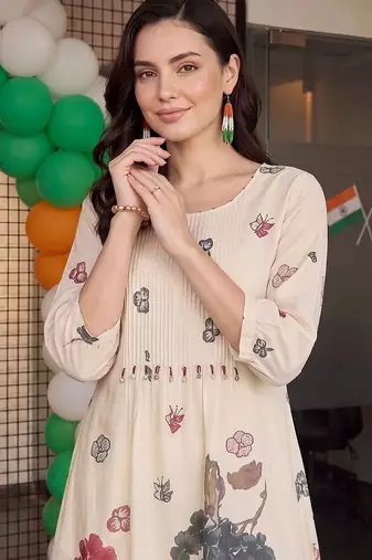 women floral printed regular cotton kurta with trousers