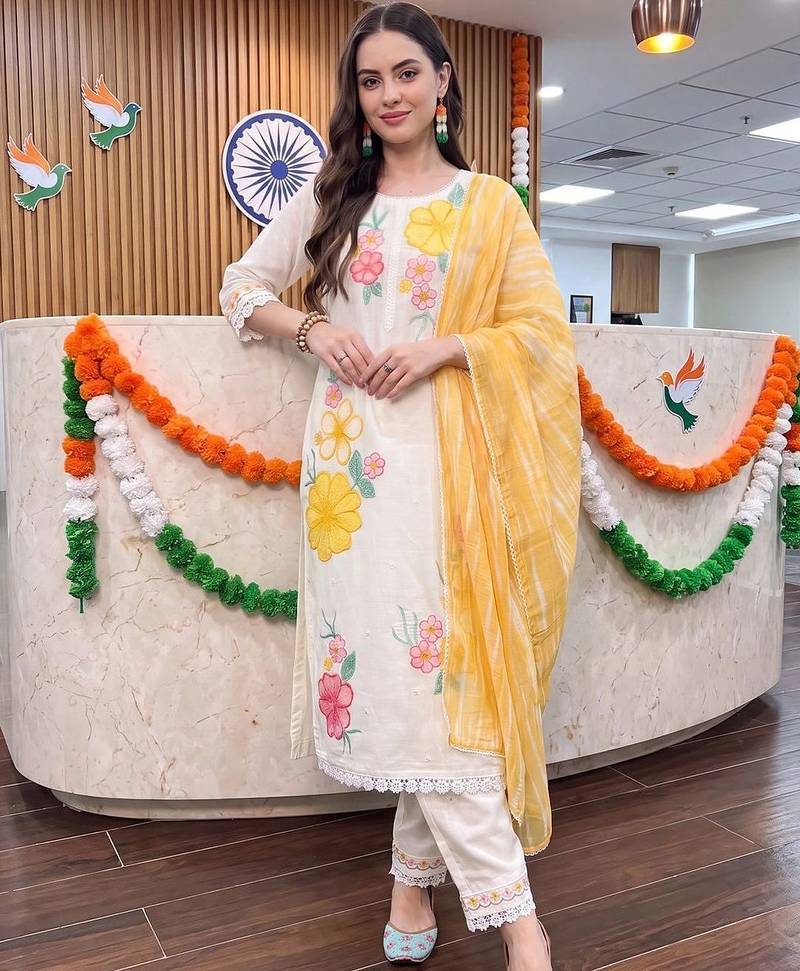 women floral embroidered regular thread work kurta with trousers & with dupatta
