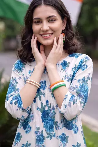 women floral printed regular cotton kurta with trousers