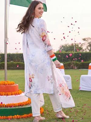 women floral printed regular linen kurta with trousers & with dupatta 5