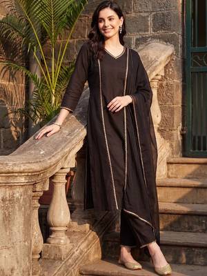 women regular gotta patti cotton kurta with trousers & with dupatta 3