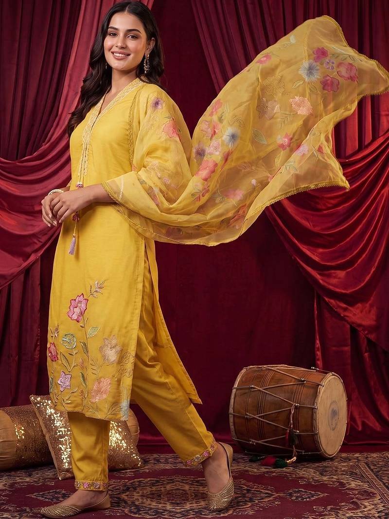women floral embroidered regular thread work kurta with trousers & with dupatta