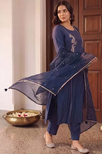 women ethnic motifs embroidered regular thread work kurta with trousers & with dupatta