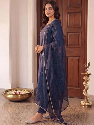 women ethnic motifs embroidered regular thread work kurta with trousers & with dupatta 3