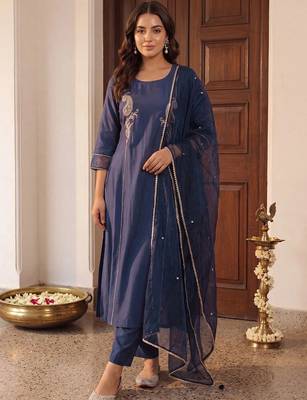 women ethnic motifs embroidered regular thread work kurta with trousers & with dupatta 6