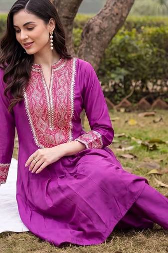 women ethnic motifs embroidered empire thread work kurta with trousers