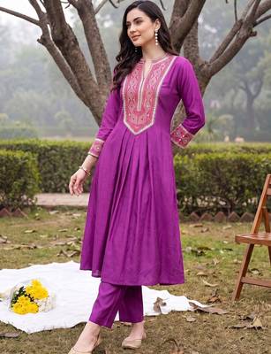 women ethnic motifs embroidered empire thread work kurta with trousers 5
