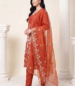 women floral embroidered regular thread work kurta with trousers & with dupatta