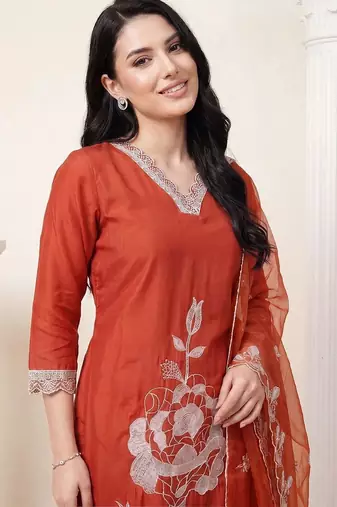 women floral embroidered regular thread work kurta with trousers & with dupatta