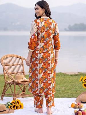 women ethnic motifs printed regular cotton kurta with trousers 4