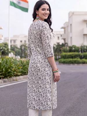 women ethnic motifs printed regular cotton kurta with trousers & with dupatta 4