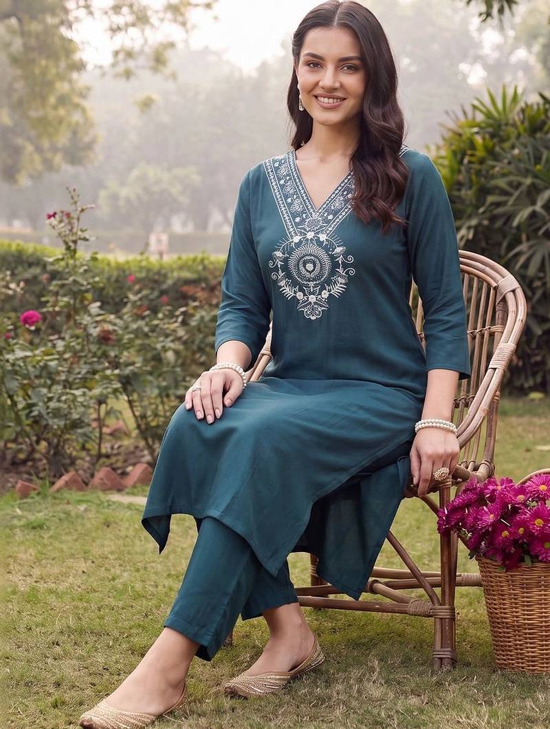 women ethnic motifs embroidered regular thread work kurta with trousers