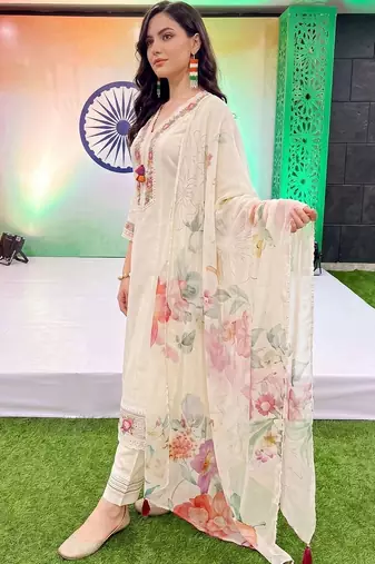 women floral embroidered regular thread work kurta with trousers & with dupatta