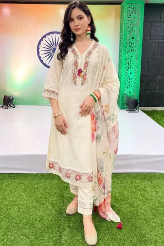 women floral embroidered regular thread work kurta with trousers & with dupatta
