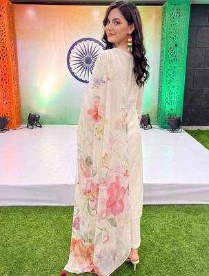 women floral embroidered regular thread work kurta with trousers & with dupatta 6