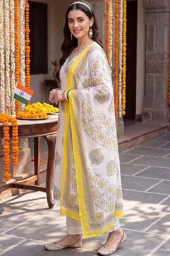 women floral printed regular cotton kurta with trousers & with dupatta