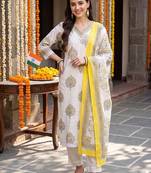 women floral printed regular cotton kurta with trousers & with dupatta