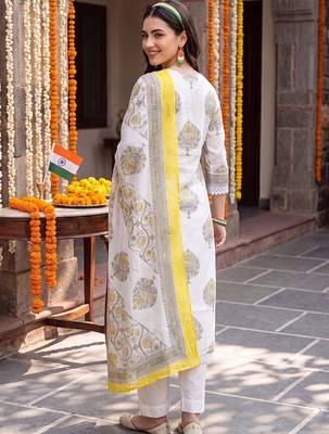 women floral printed regular cotton kurta with trousers & with dupatta 6