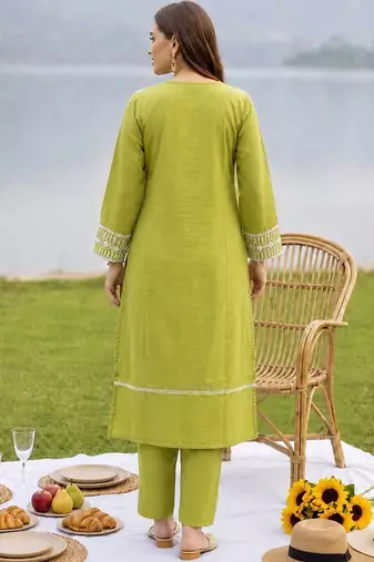 women ethnic motifs embroidered regular thread work cotton kurta with trousers & with dupatta