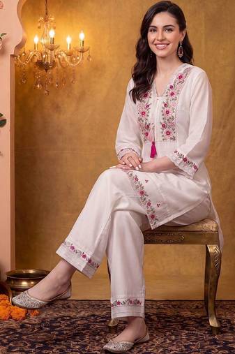 women floral embroidered regular thread work kurta with trousers