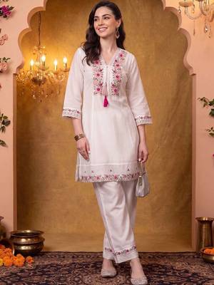 women floral embroidered regular thread work kurta with trousers 2
