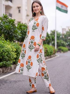 women floral printed regular cotton kurta with trousers 3