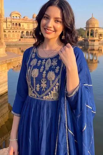 women ethnic motifs embroidered empire thread work kurta with trousers & with dupatta