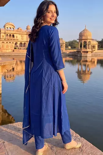 women ethnic motifs embroidered empire thread work kurta with trousers & with dupatta