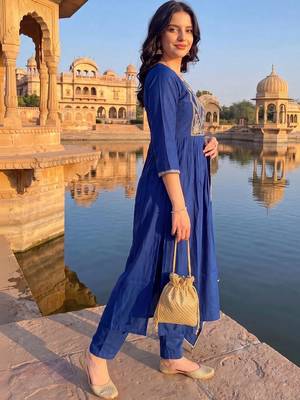 women ethnic motifs embroidered empire thread work kurta with trousers & with dupatta 6