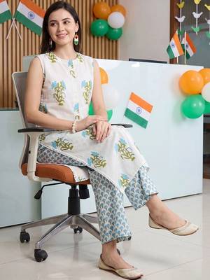 women floral printed regular cotton kurta with palazzos 1