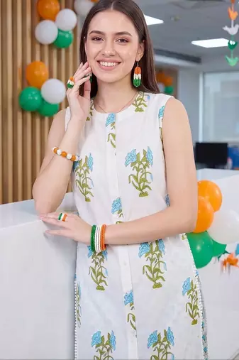 women floral printed regular cotton kurta with palazzos