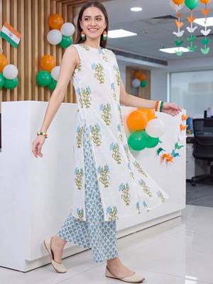 women floral printed regular cotton kurta with palazzos 3
