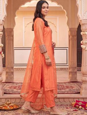 women ethnic motifs embroidered regular thread work kurta with trousers & with dupatta 4
