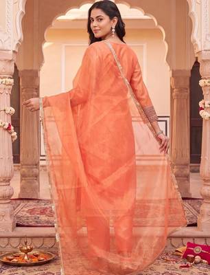 women ethnic motifs embroidered regular thread work kurta with trousers & with dupatta 6