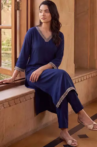 women regular thread work kurta with trousers