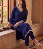 women regular thread work kurta with trousers