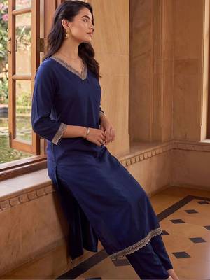 women regular thread work kurta with trousers 2