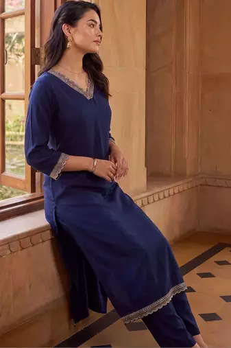 women regular thread work kurta with trousers