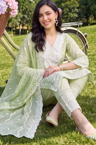 women ethnic motifs embroidered regular thread work cotton kurta with trousers & with dupatta