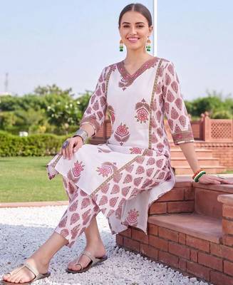 women floral printed regular cotton kurta with trousers 1
