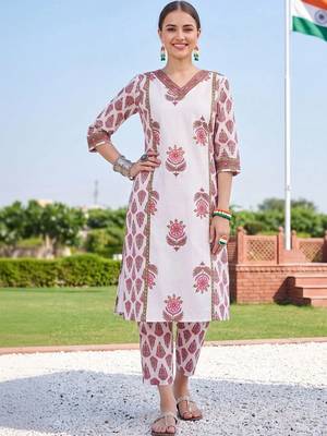 women floral printed regular cotton kurta with trousers 5